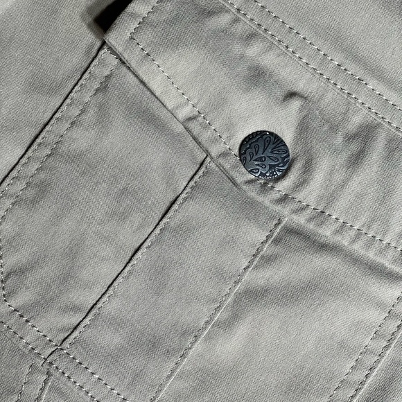 Prana Women’s Stone Cargo Shorts, size 8. - Picture 6 of 12